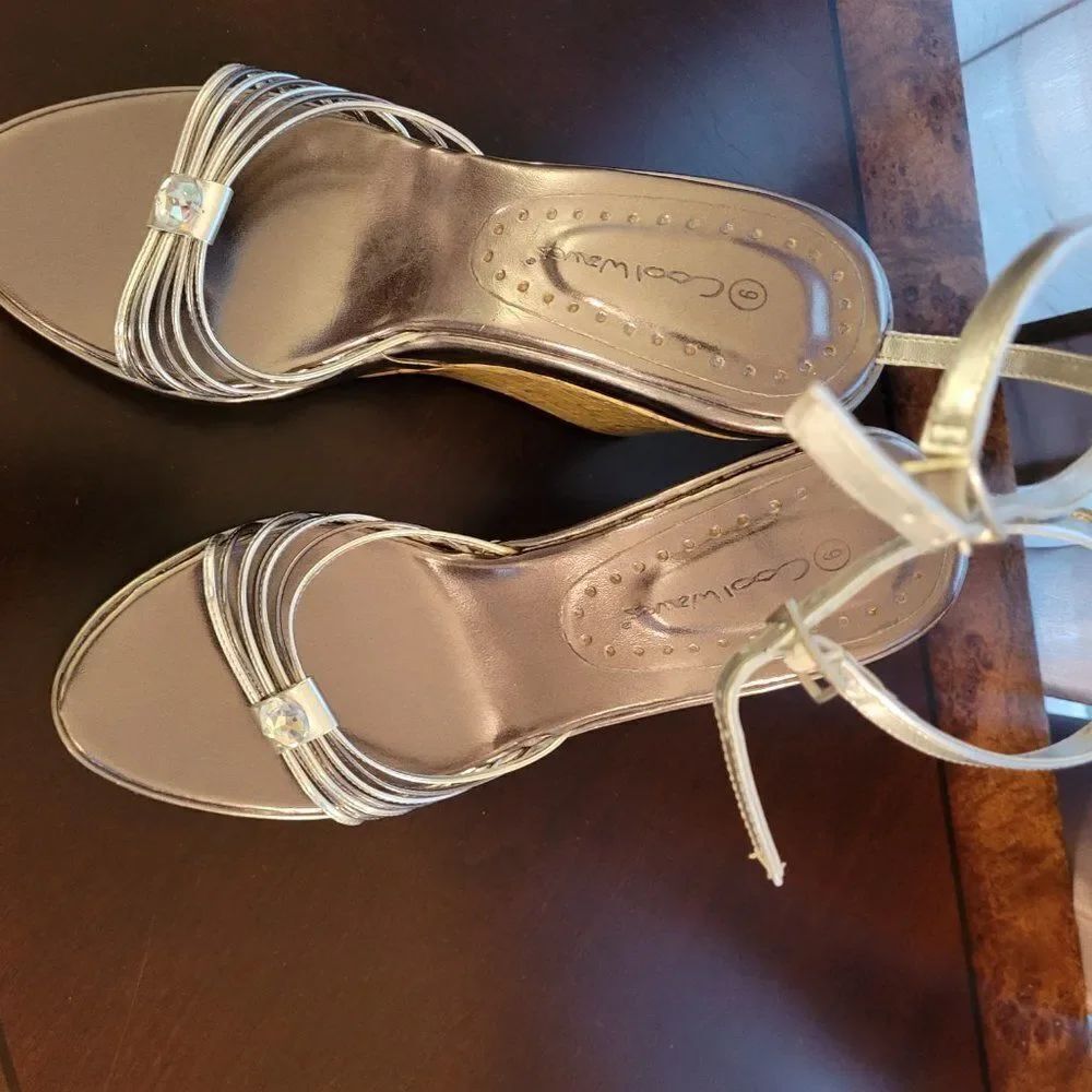CARRINI WOMEN"S WEDGE STYLE  OPEN TOE  ANKLE STRAP SANDAL - Picture 3 of 16
